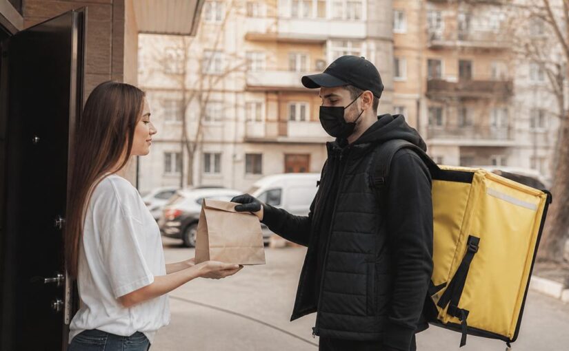 Дефицит курьеров в Саратове: почему сервисам не хватает людей